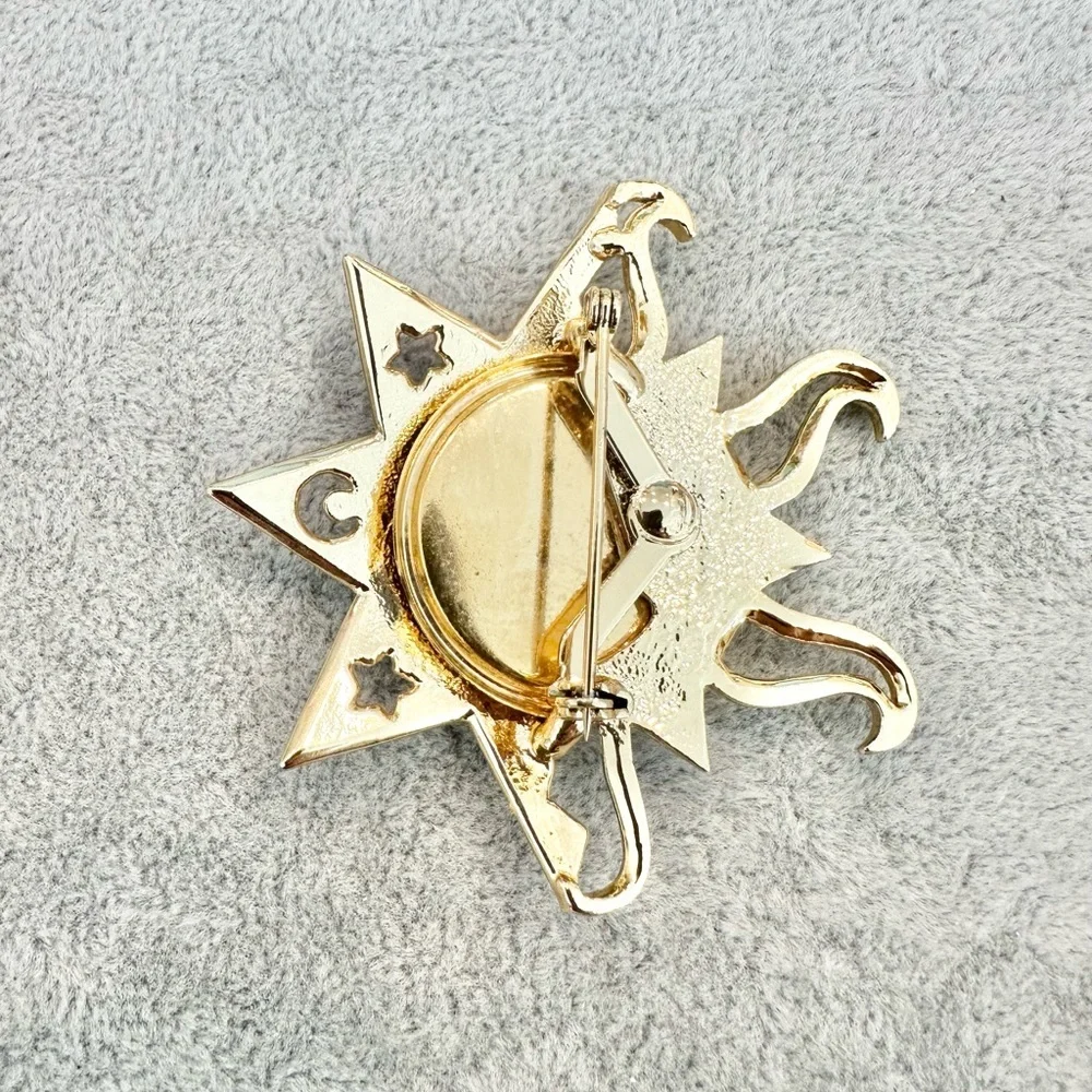 Vintage 1980's Unsigned JJ Brush And Shinny Gold Tone Sun Moon And Stars Brooch - Picture 4 of 5